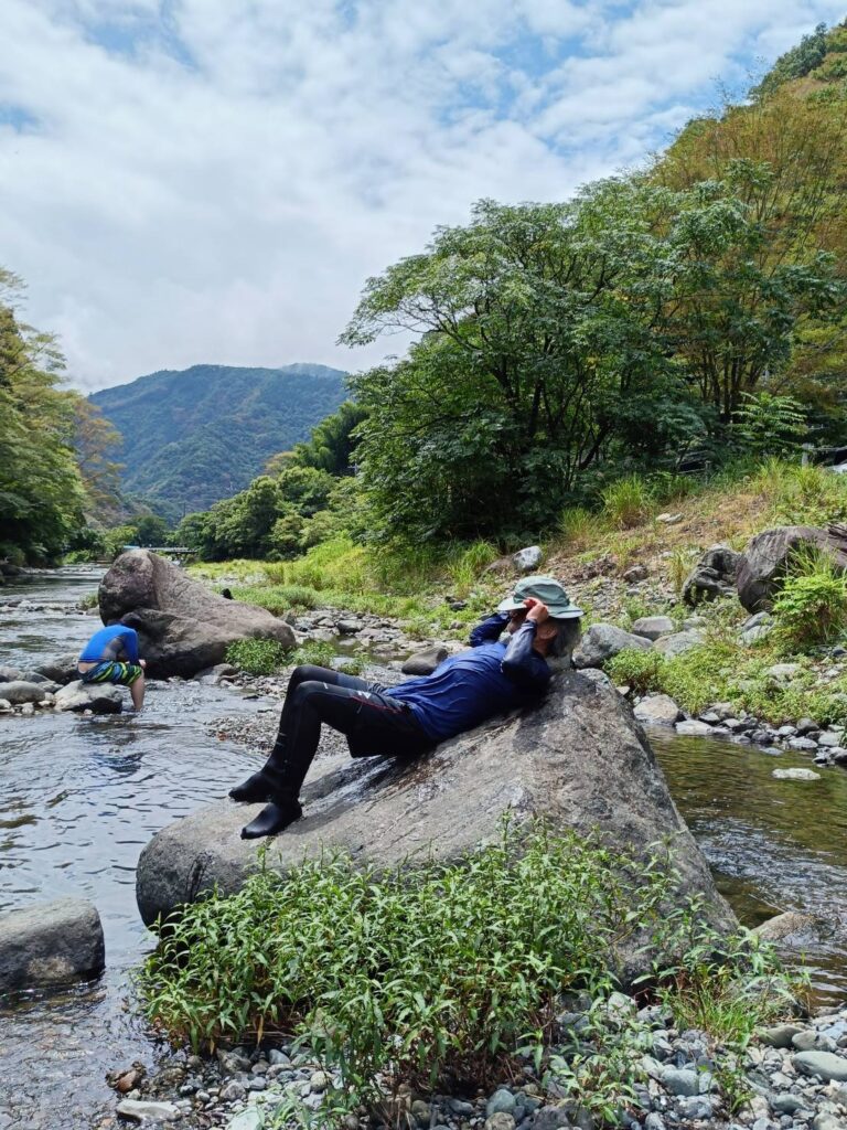 川でのんびり