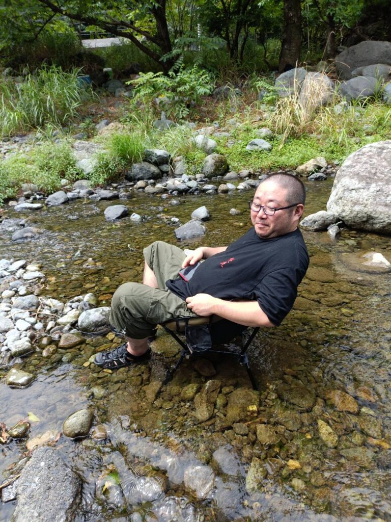 川でのんびり-2